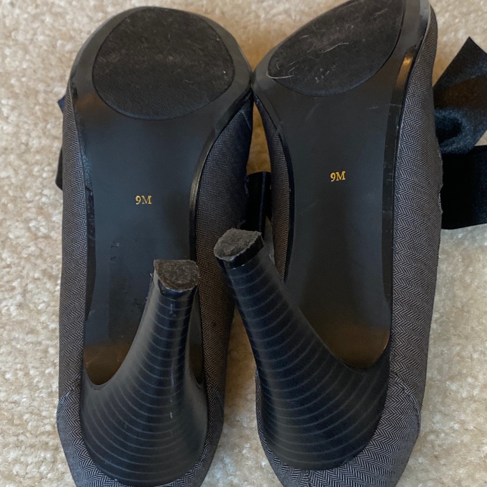 Ann Marino grey Lido bow tie shoes. - Picture 9 of 12